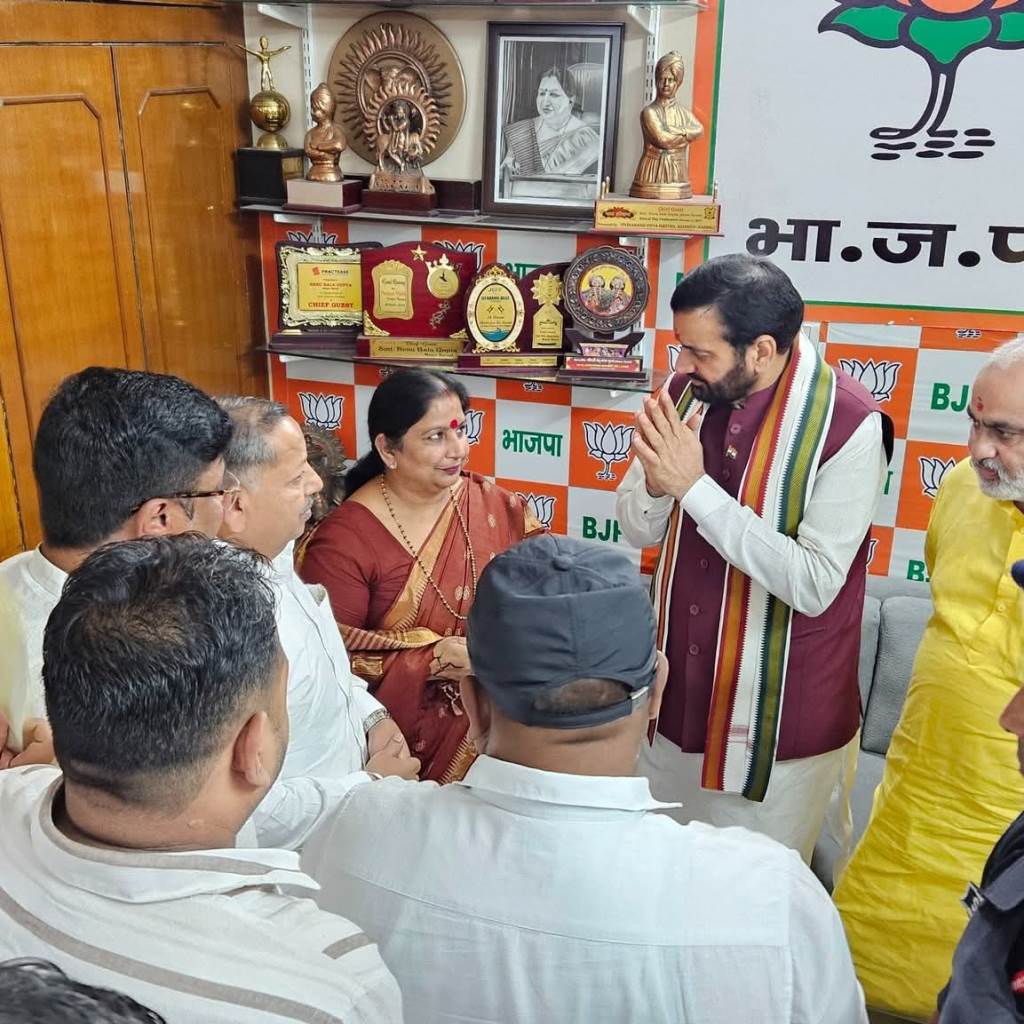मुख्यमंत्री नायब सिंह सैनी ने स्वर्गीय उषा गुप्ता को दी श्रद्धांजलि गुप्ता परिवार से की आत्मीय भेंट
